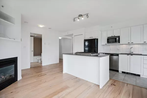 Vancouver, BC V6G 3G9,1723 Alberni ST #906
