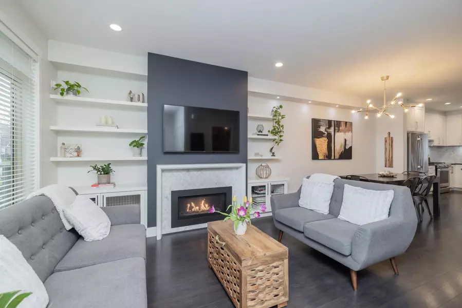 16454 25 AVE, Surrey, BC V3Z 0M8