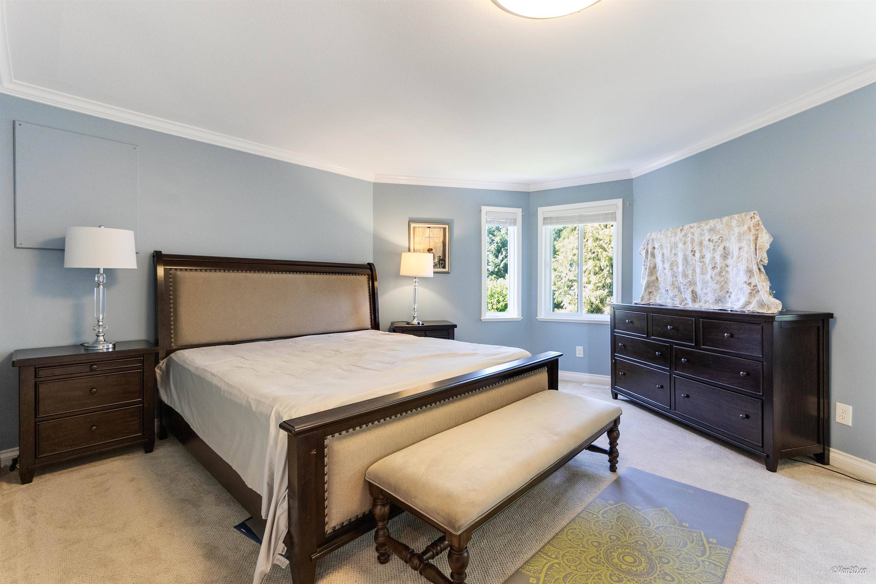 2476 127b ST Surrey, BC V4A 8N8