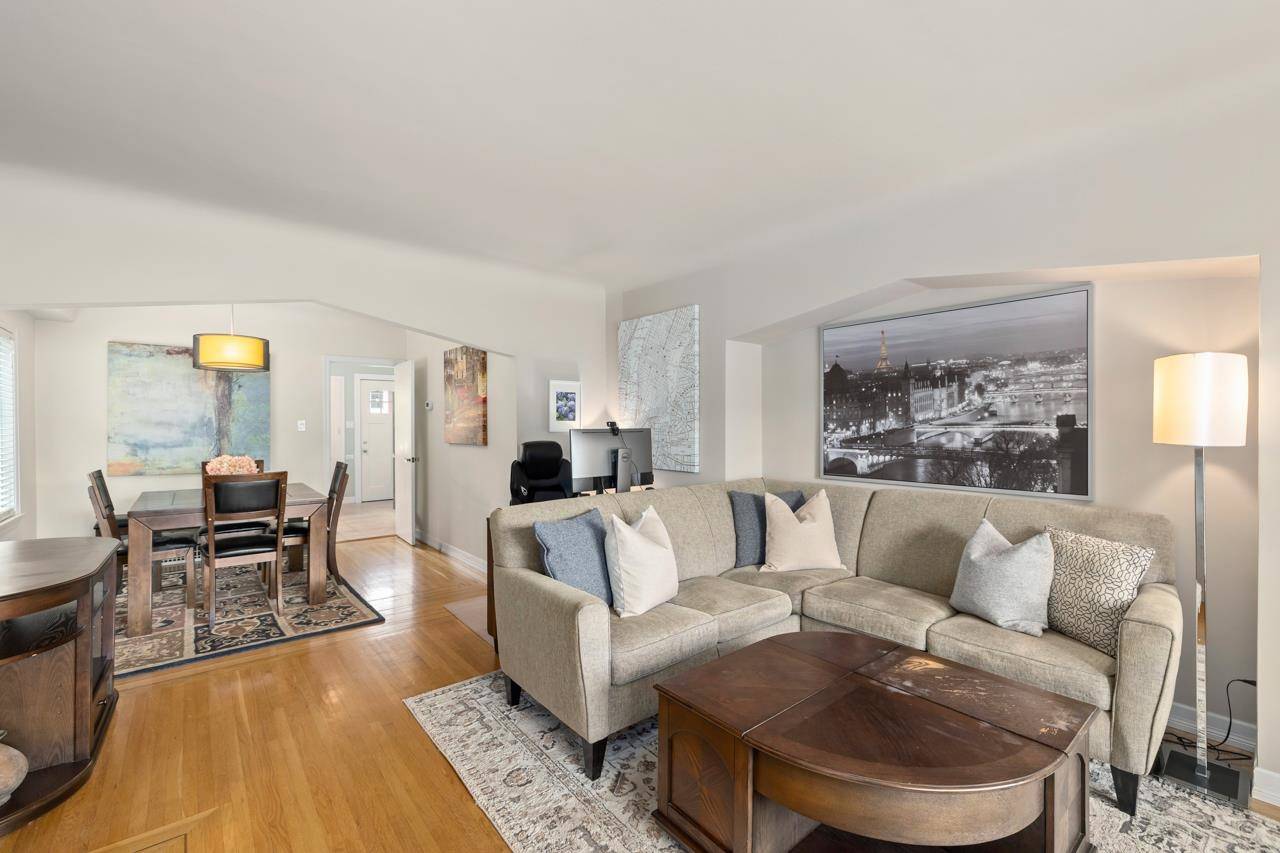 Vancouver, BC V6K 2A2,3206 W 7th AVE
