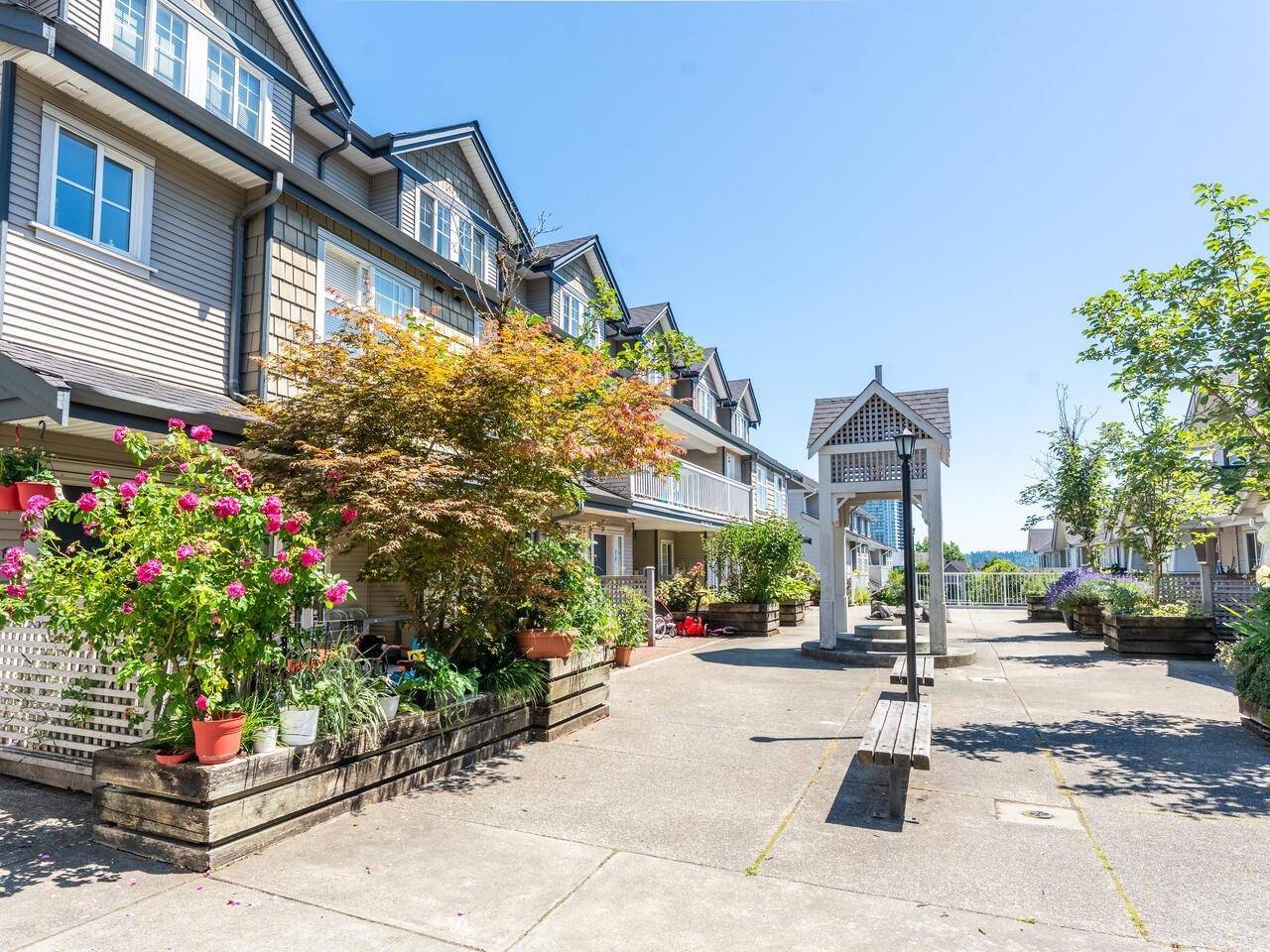 New Westminster, BC V3M 3X9,230 Tenth ST #25
