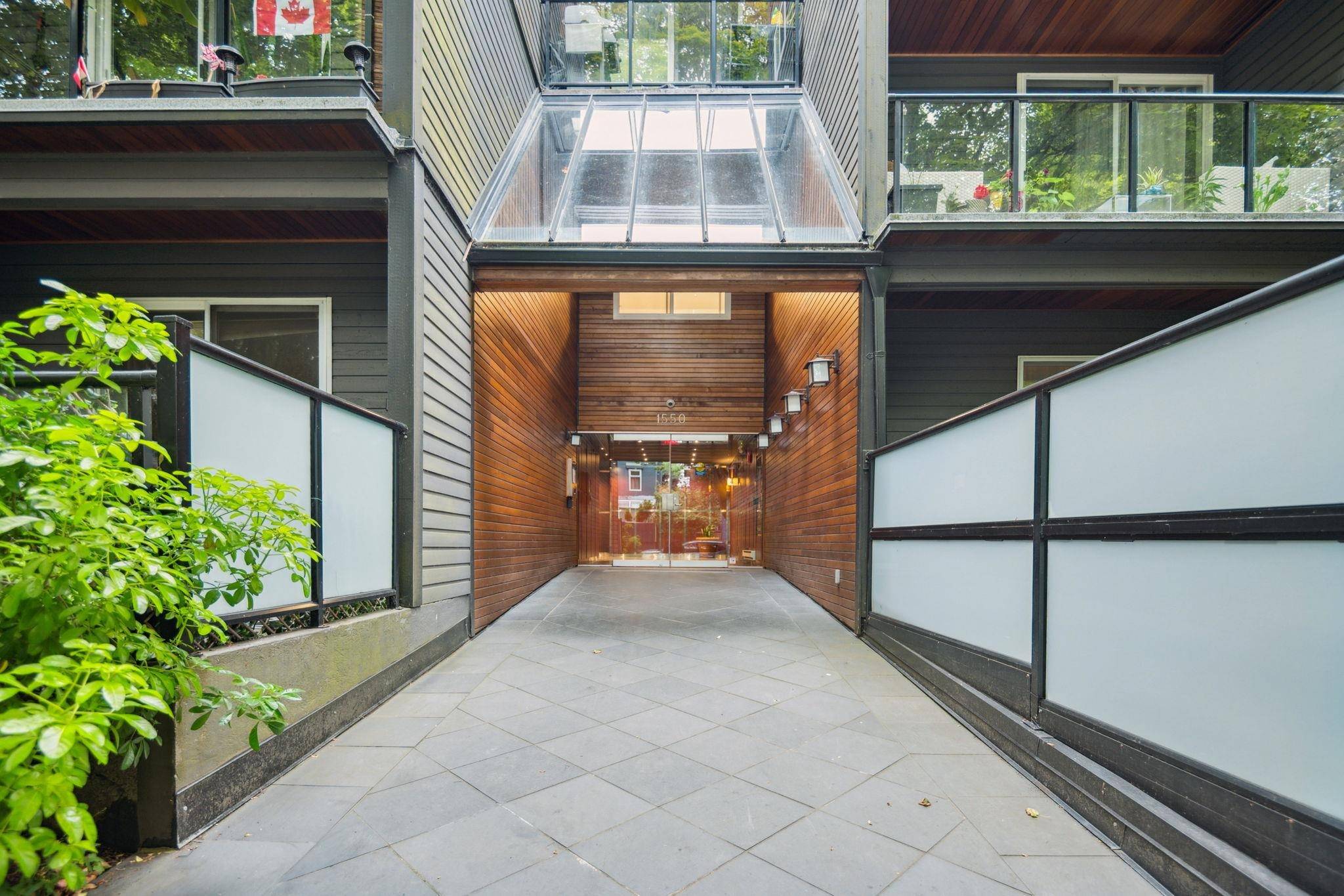 Vancouver, BC V6G 3B1,1550 Barclay ST #219