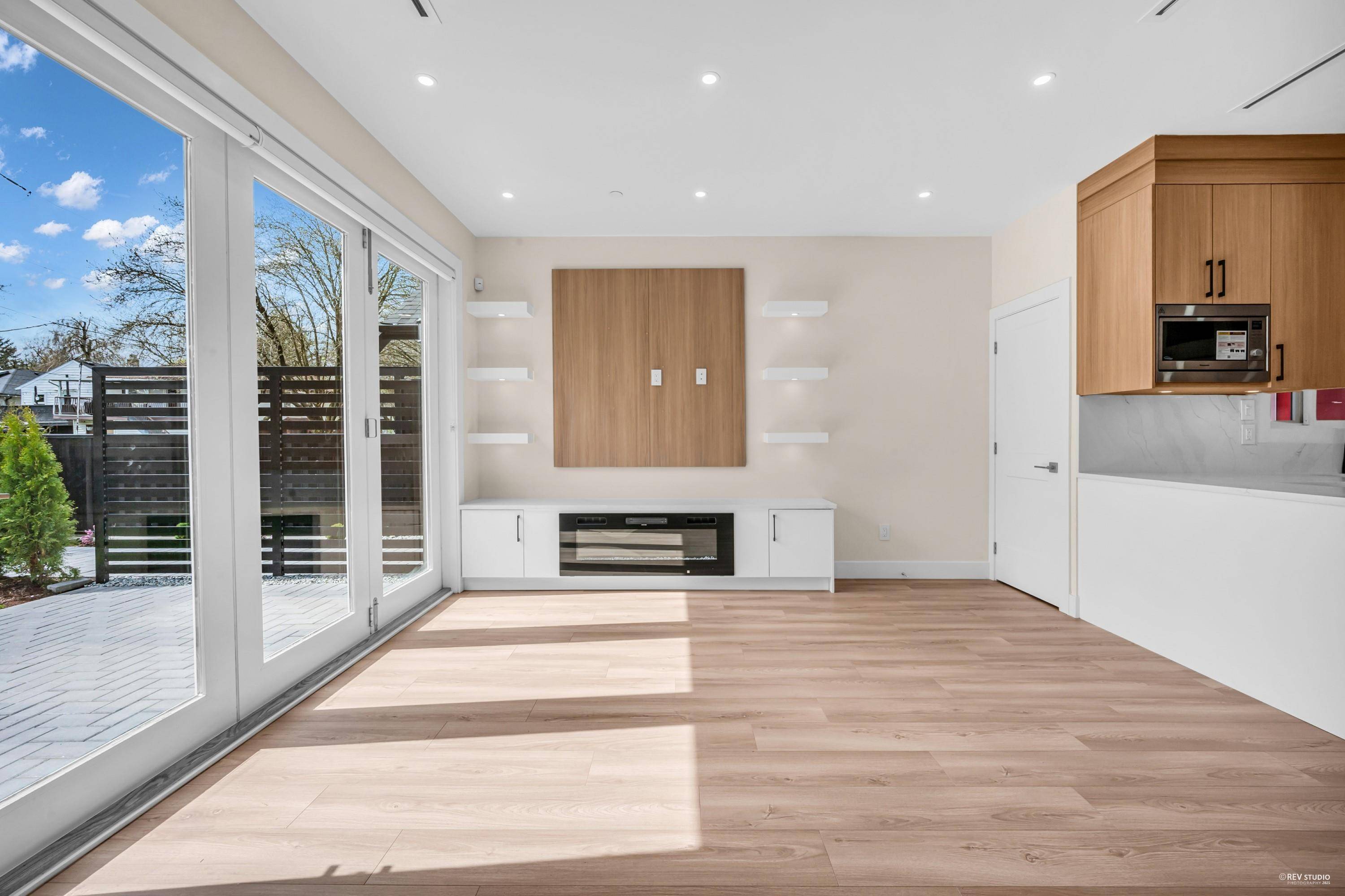 2371 Adanac ST Vancouver, BC V5L 2E9