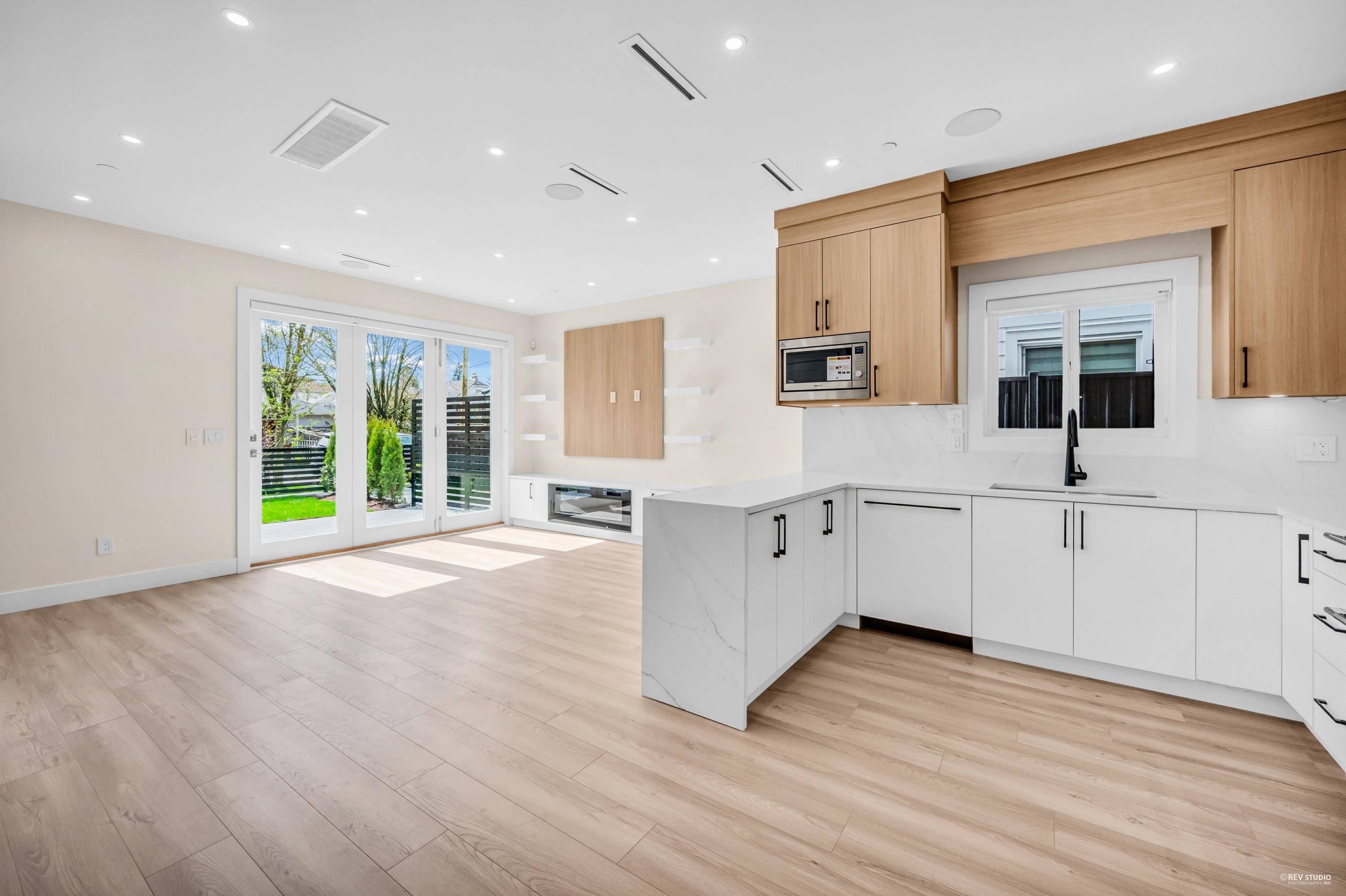 2371 Adanac ST Vancouver, BC V5L 2E9