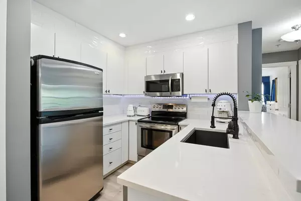 Port Moody, BC V3H 5H1,225 Newport DR #404
