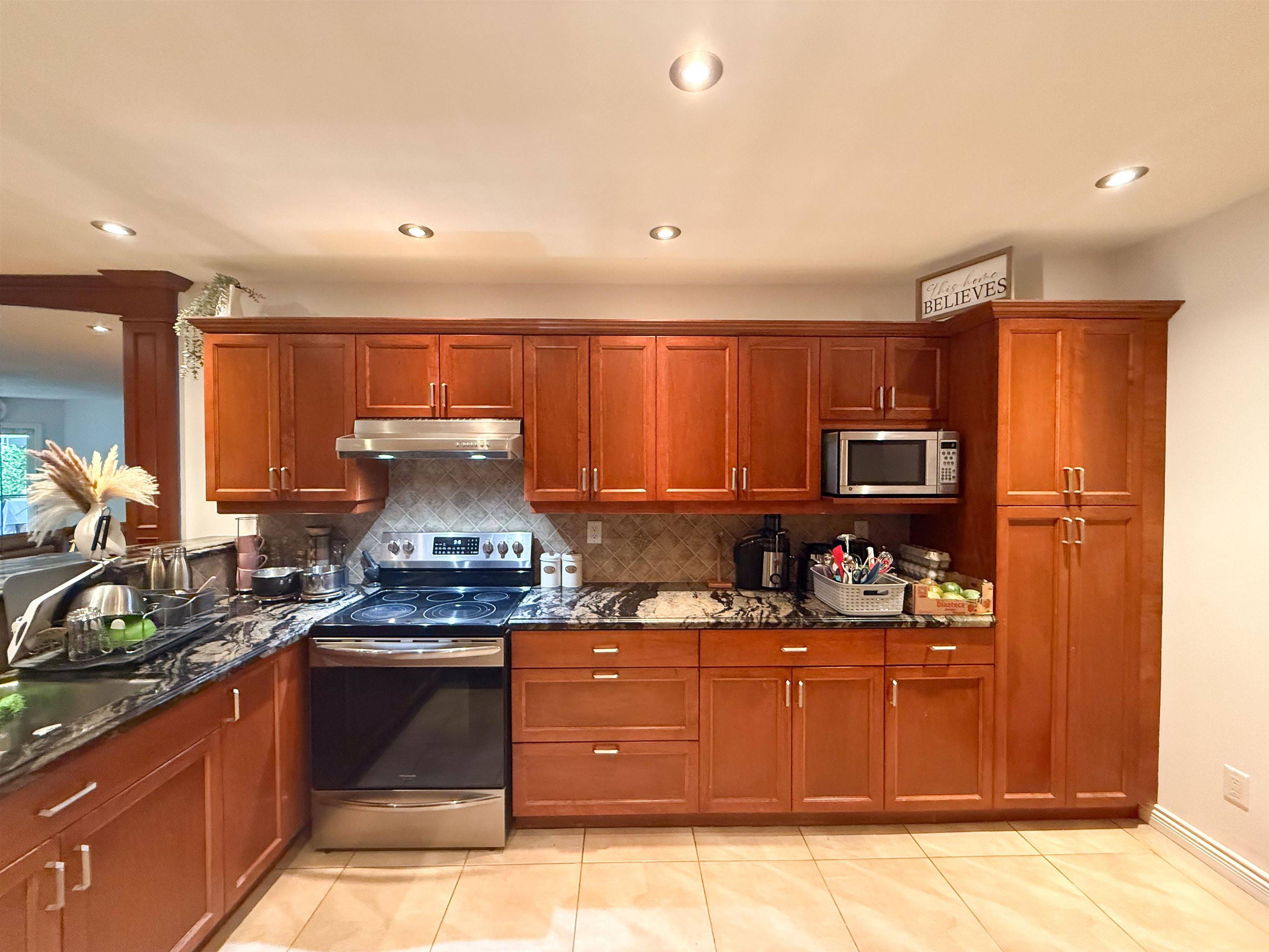 13630 84 AVE #5 Surrey, BC V3W 0T6