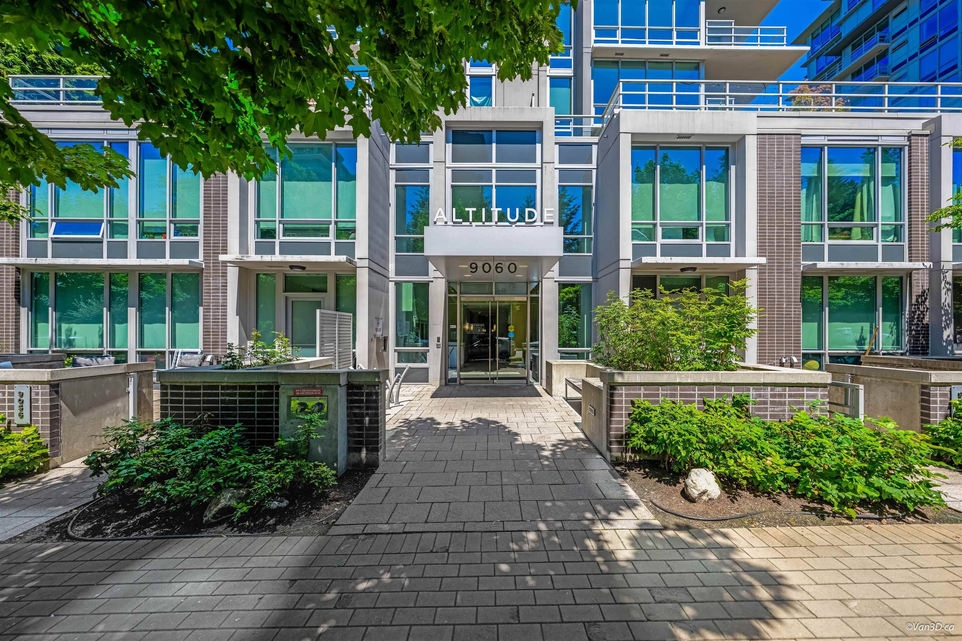 9060 University CRES #209, Burnaby, BC V5A 0E1
