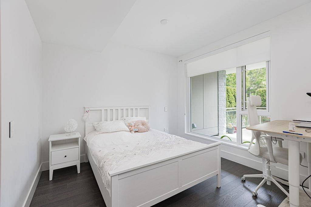 375 W 59th AVE #106 Vancouver, BC V5X 0J4