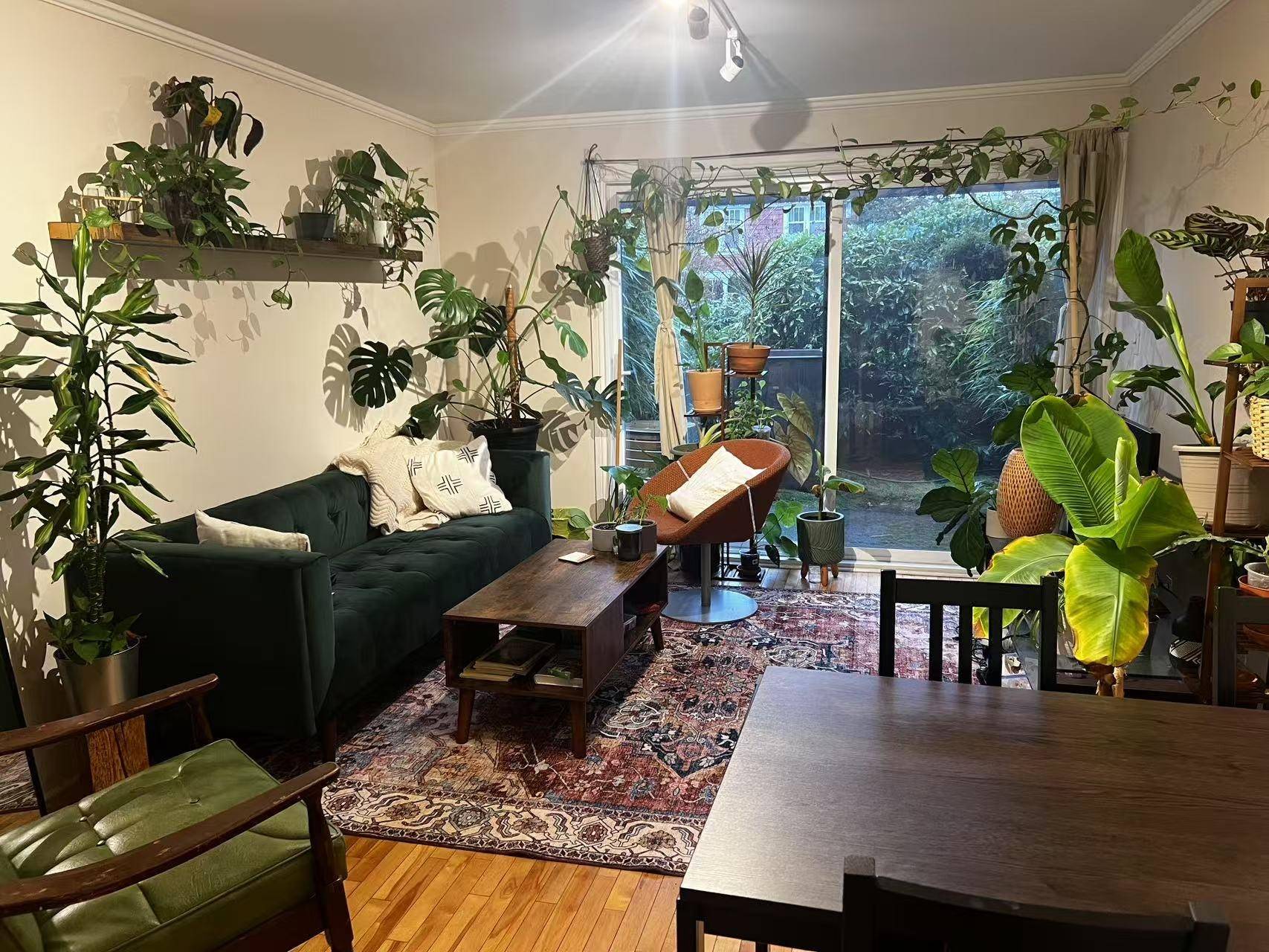 460 W 16th AVE #3, Vancouver, BC V5Y 1Z3