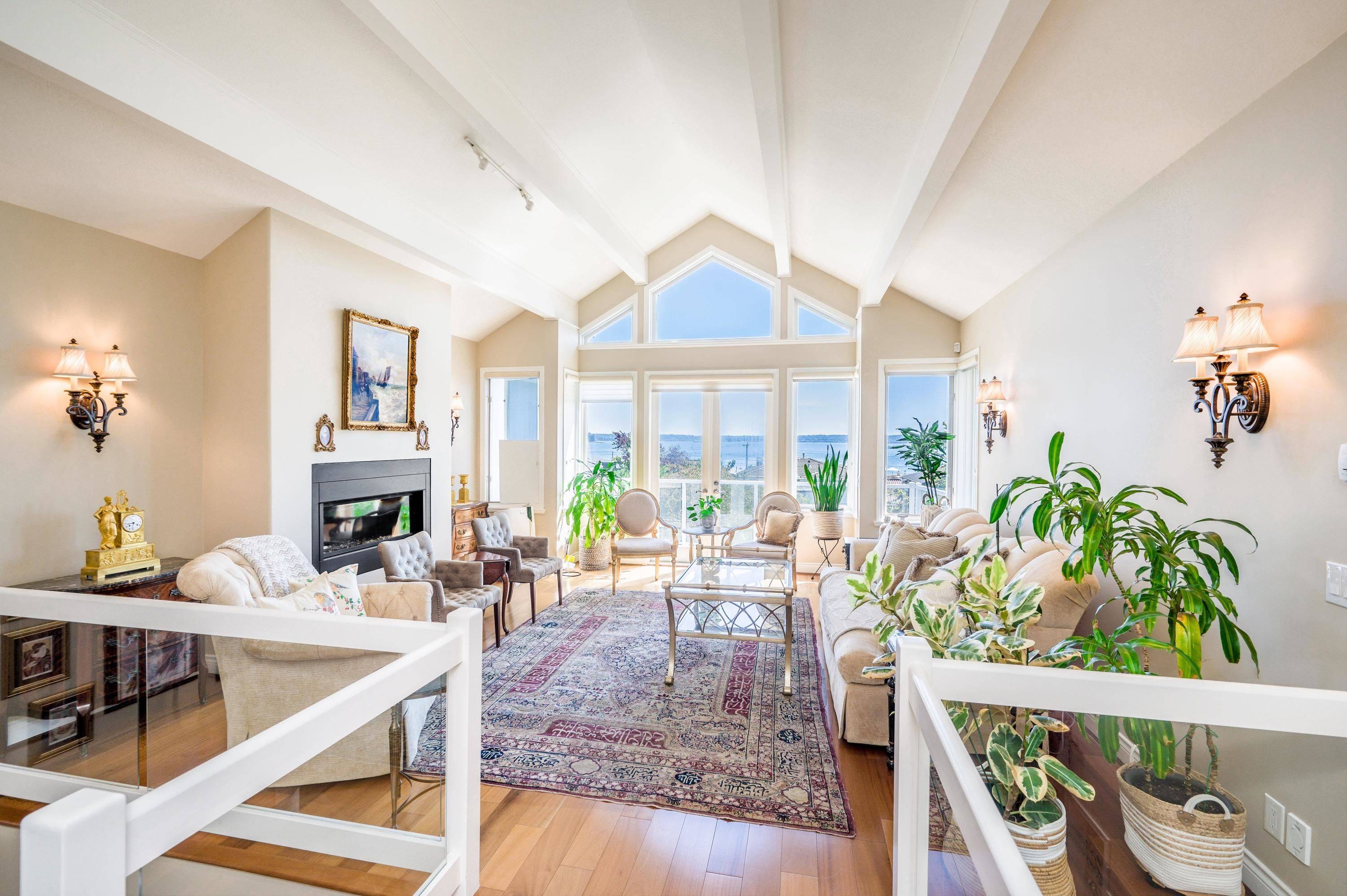 West Vancouver, BC V7V 1K9,2349 Marine DR