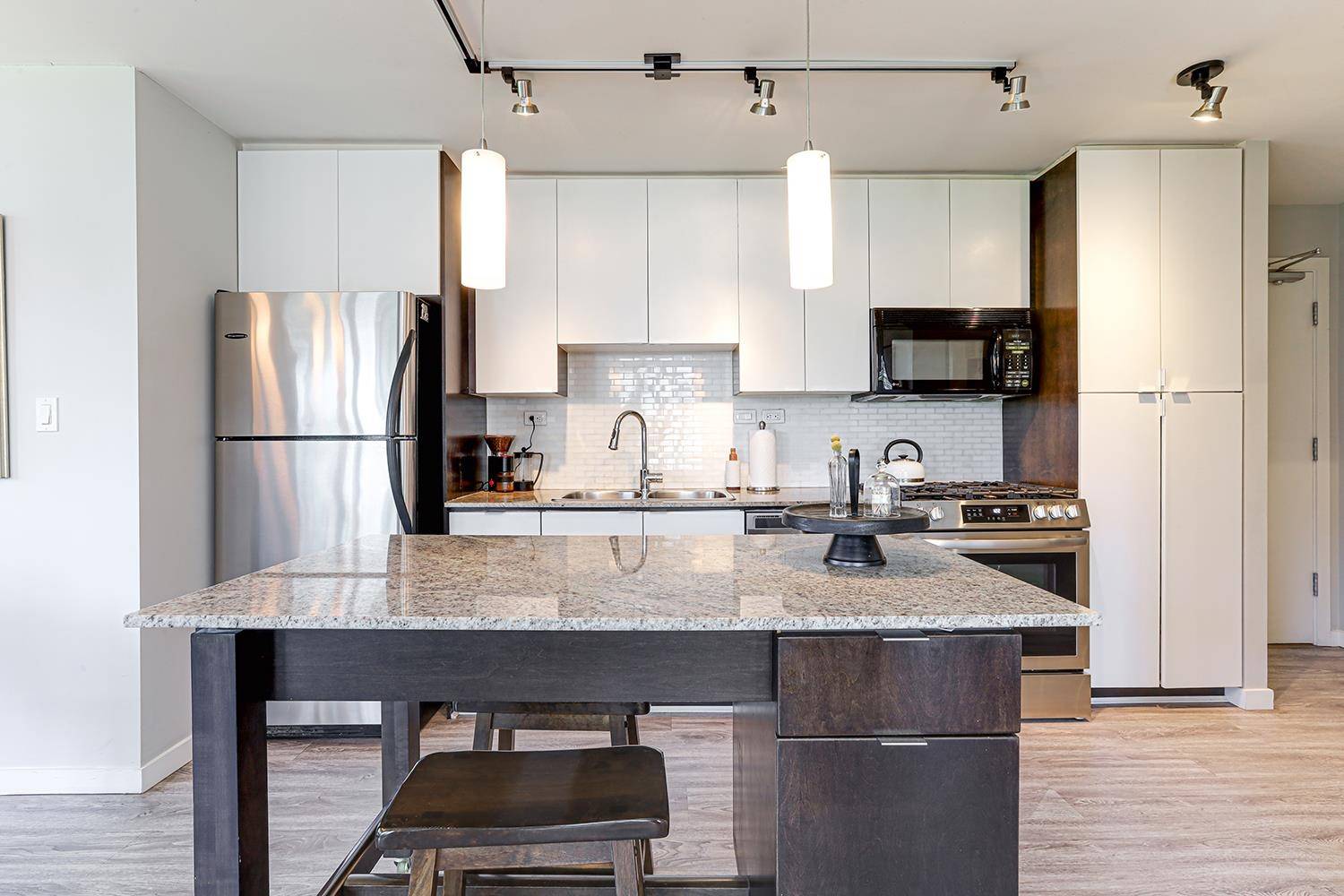 Vancouver, BC V6Z 3C2,989 Beatty ST #603
