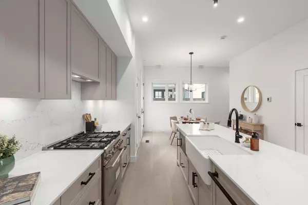 Vancouver, BC V5L 2N6,1061 Semlin DR