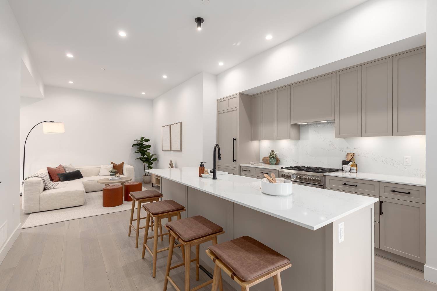 Vancouver, BC V5L 2N6,1061 Semlin DR