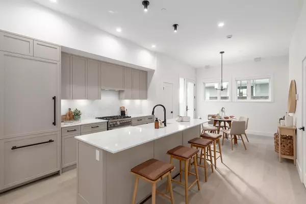 Vancouver, BC V5L 2N6,1061 Semlin DR