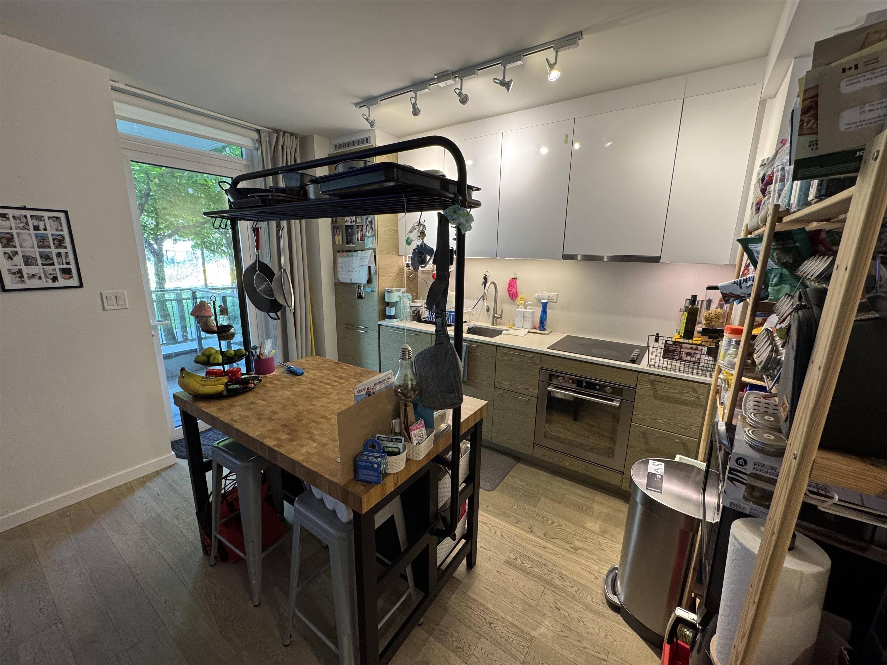 Surrey, BC V3T 0N2,13438 Central AVE #112