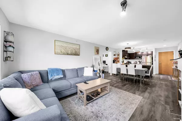 Port Moody, BC V3H 5L3,700 Klahanie DR #422