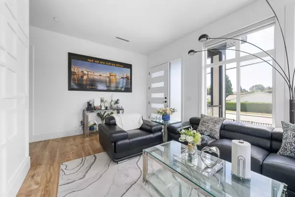 Pitt Meadows, BC V3Y 2H3,12310 189a ST