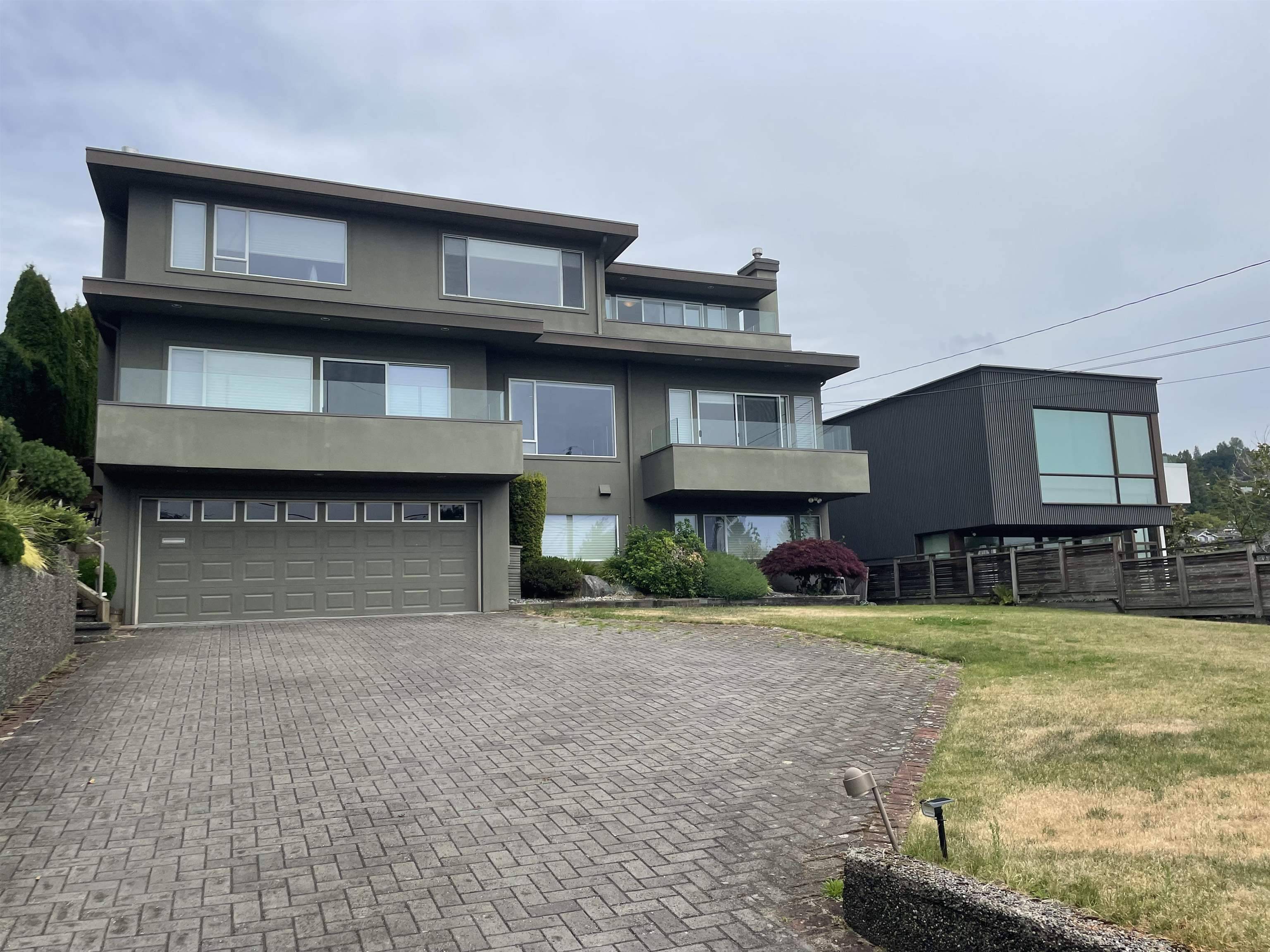 2557 Lawson, West Vancouver, BC V7V 2G1