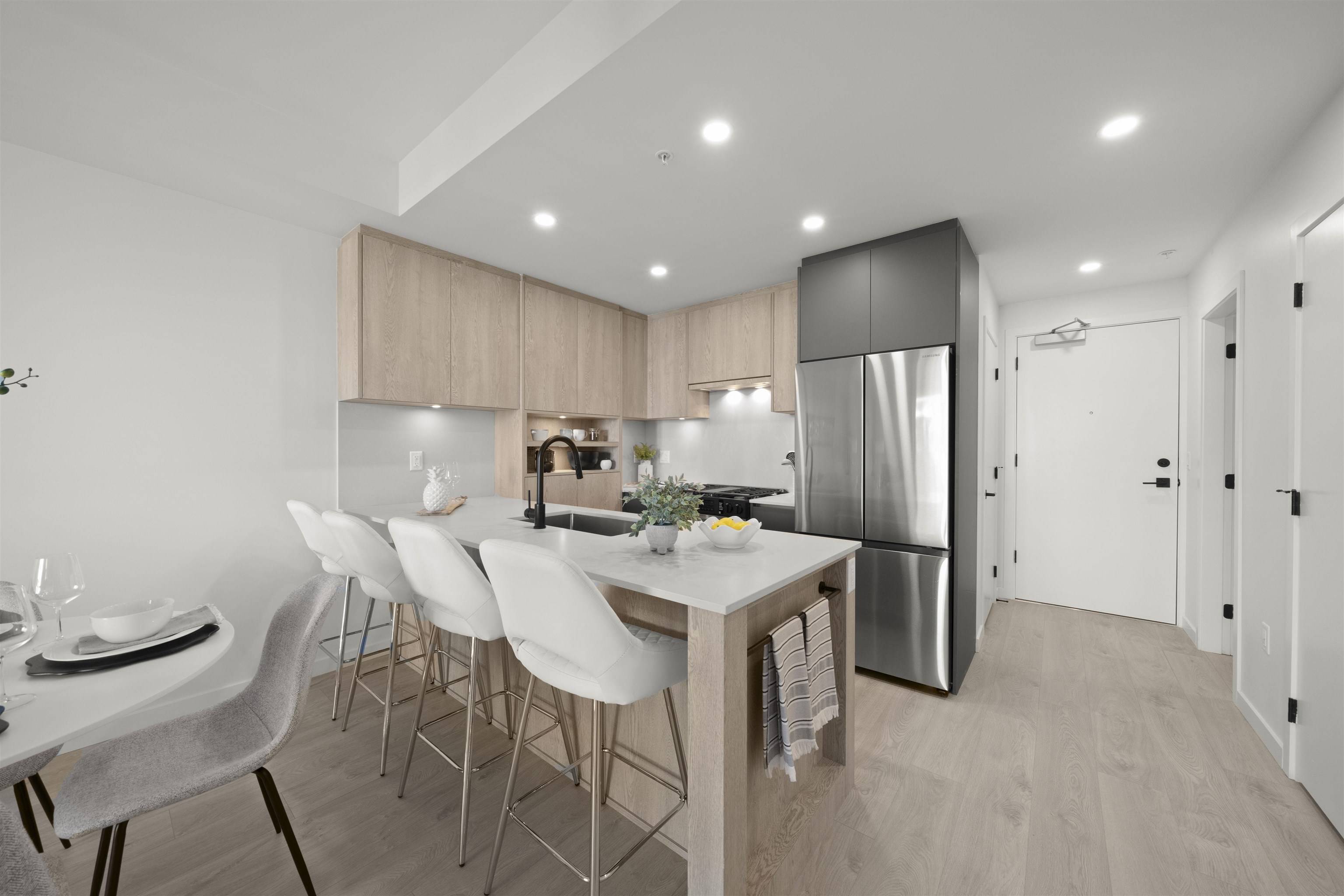 Surrey, BC V4N 6N5,6585 195a ST #302