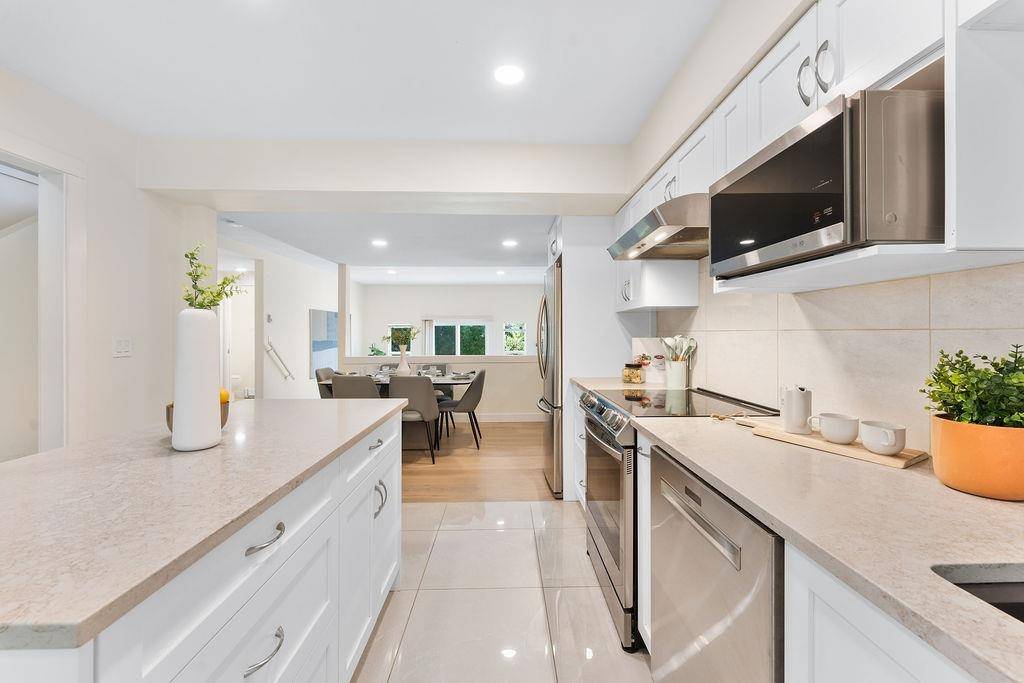 1135 Lansdowne DR #13 Coquitlam, BC V3B 7K6