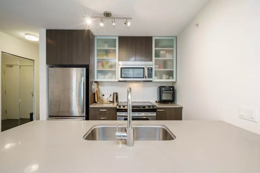 13325 102a AVE #607, Surrey, BC V3T 0J5