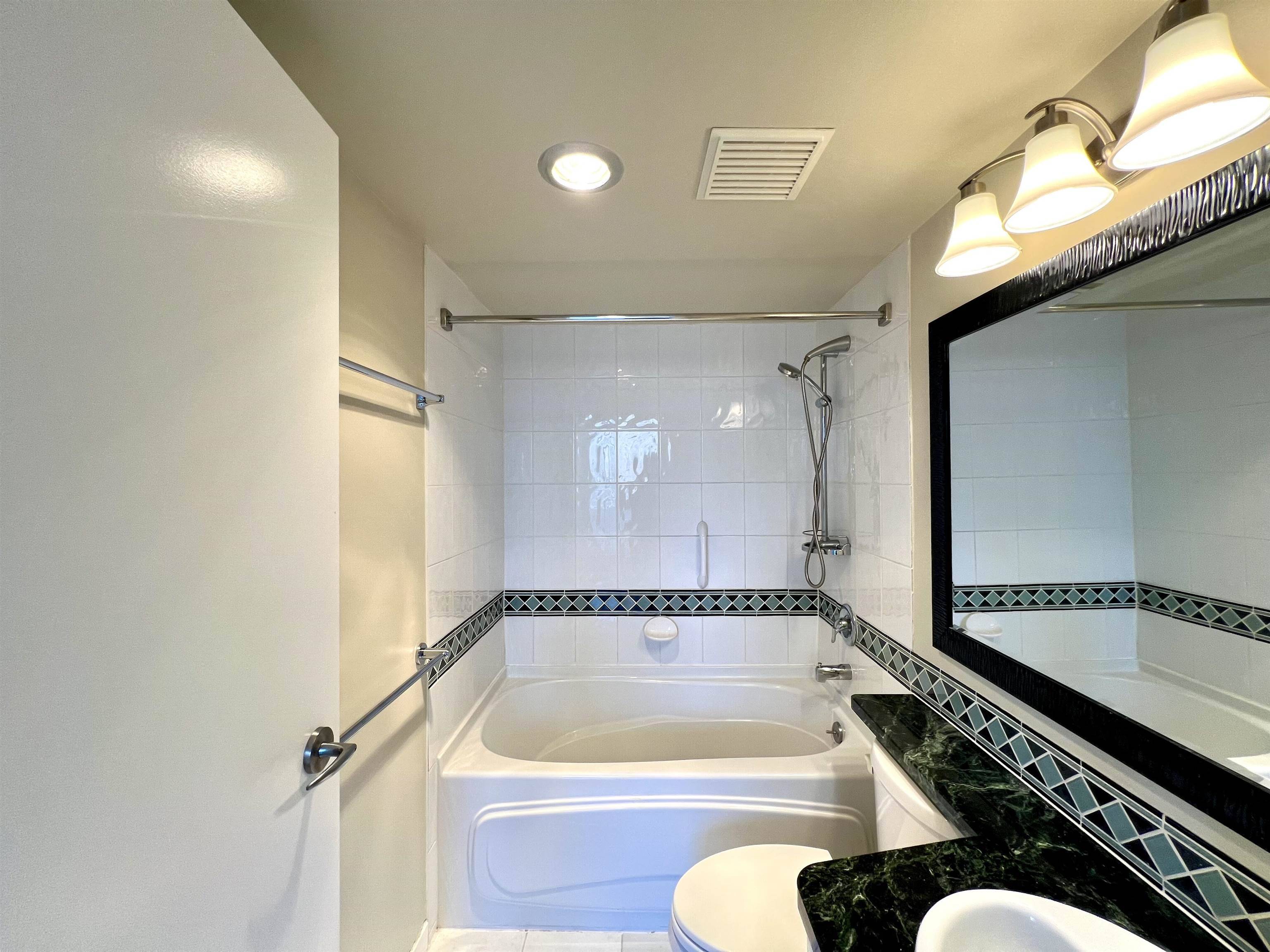 1201 Marinaside CRES #1002 Vancouver, BC V6Z 2V2