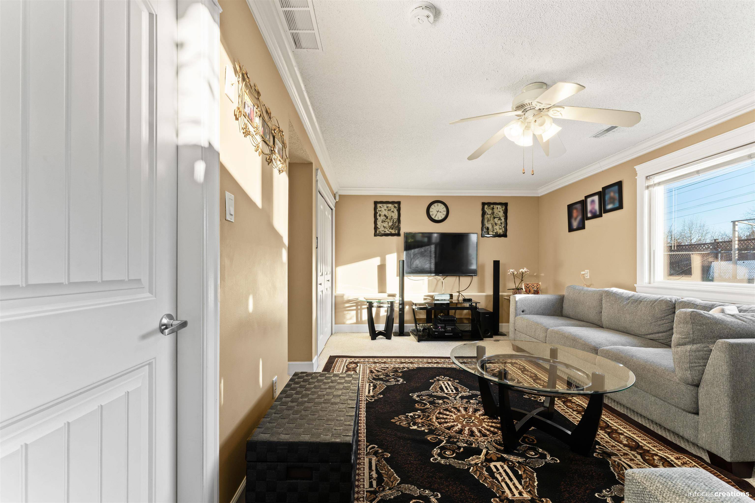 15796 95a AVE Surrey, BC V4N 2L4