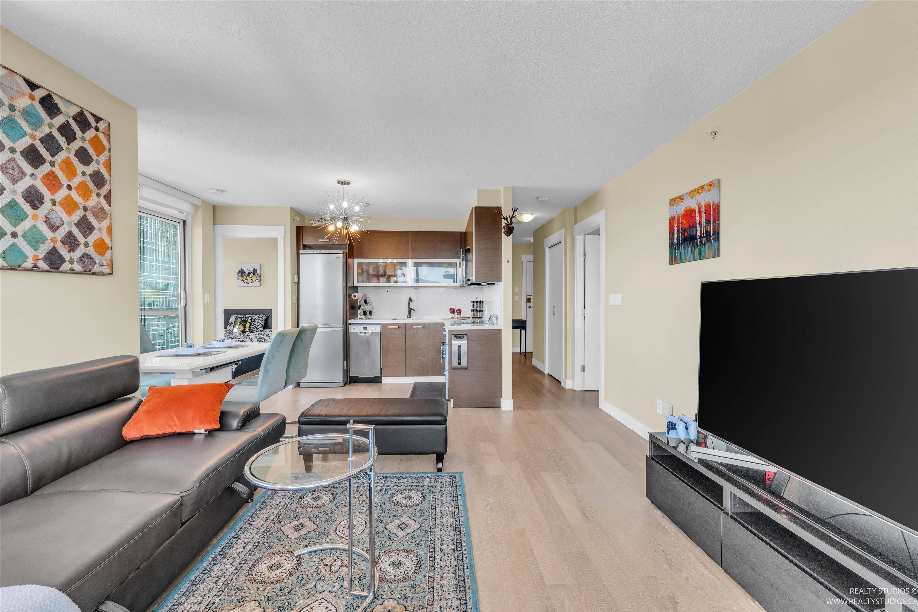 Surrey, BC V3T 0E7,10777 University DR #1710