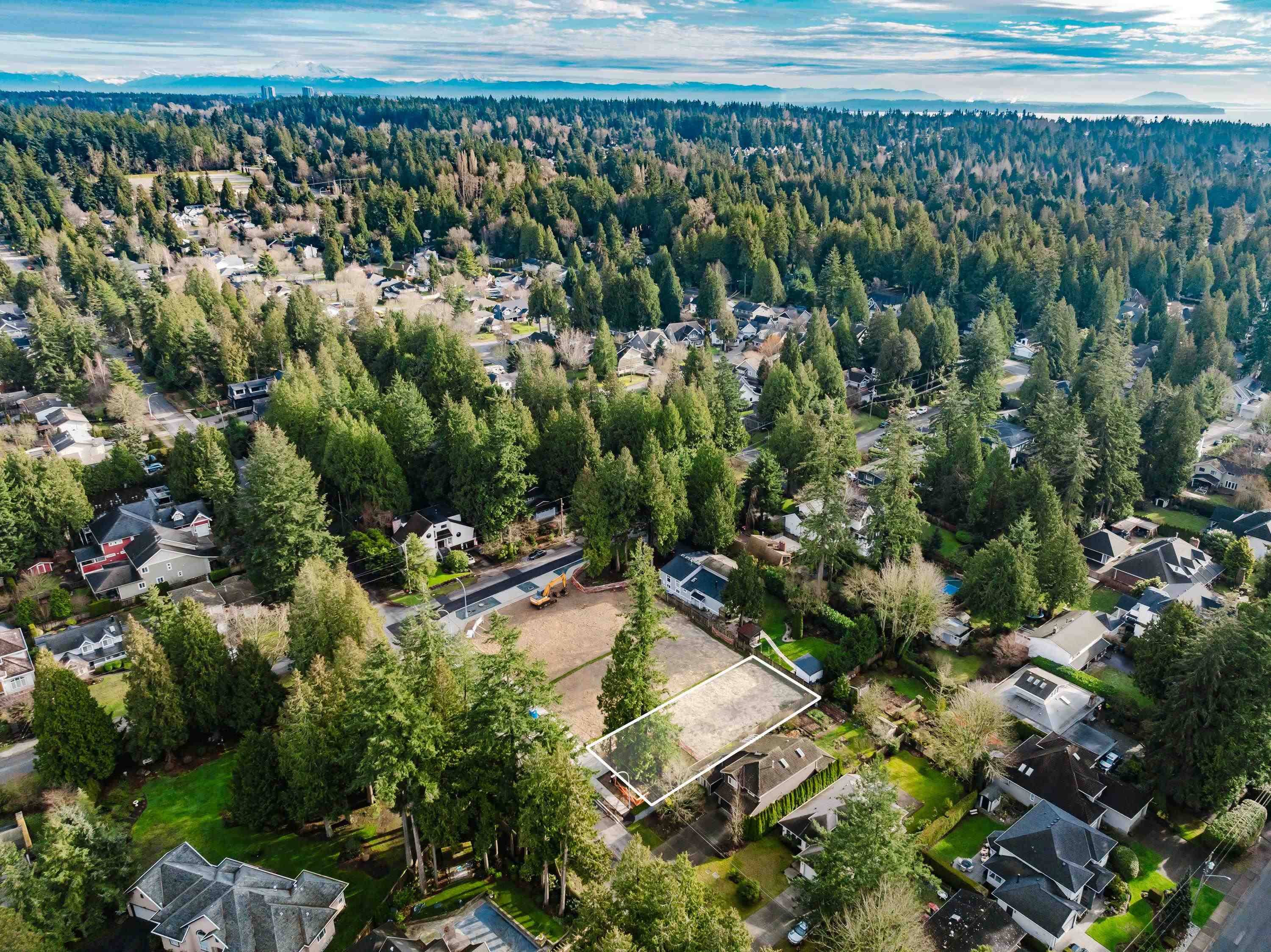 Surrey, BC V4A 3N5,2499 124b ST