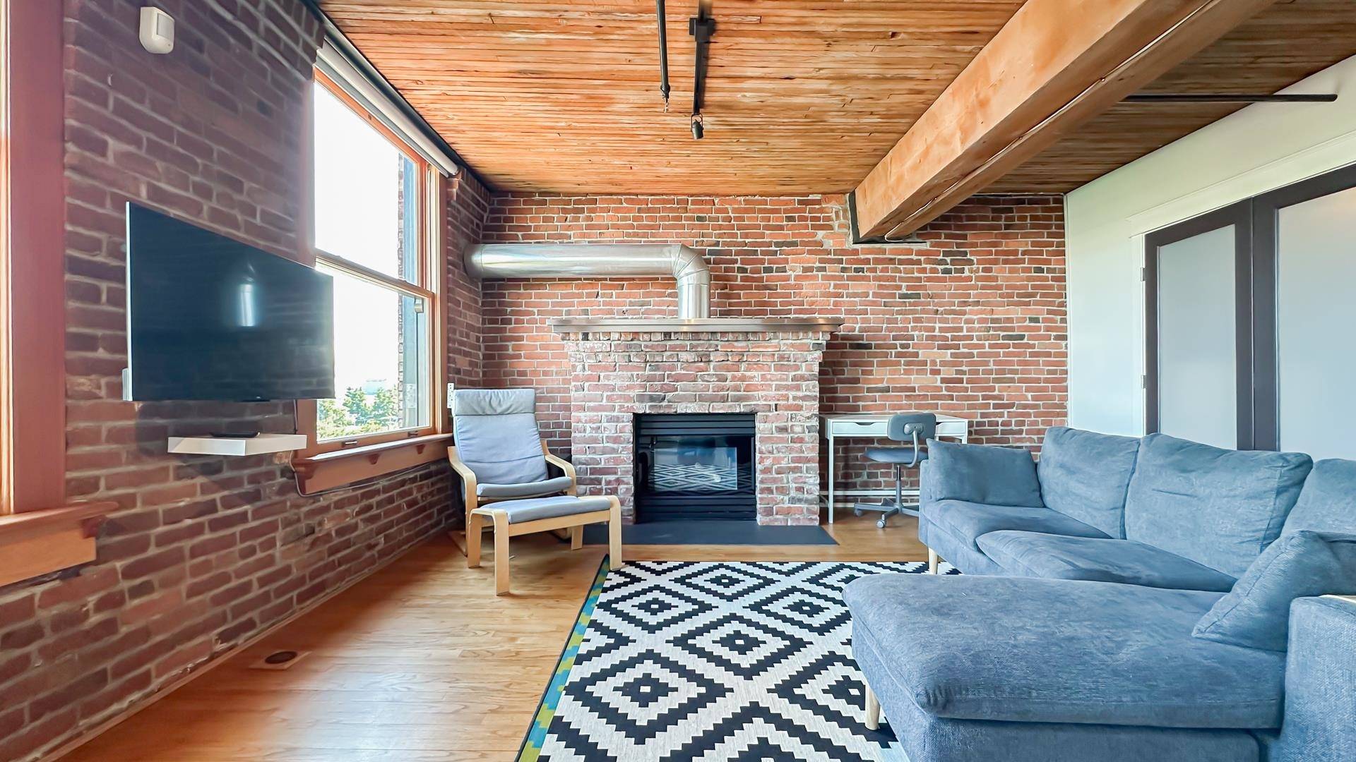 Vancouver, BC V6A 1B2,41 Alexander ST #702