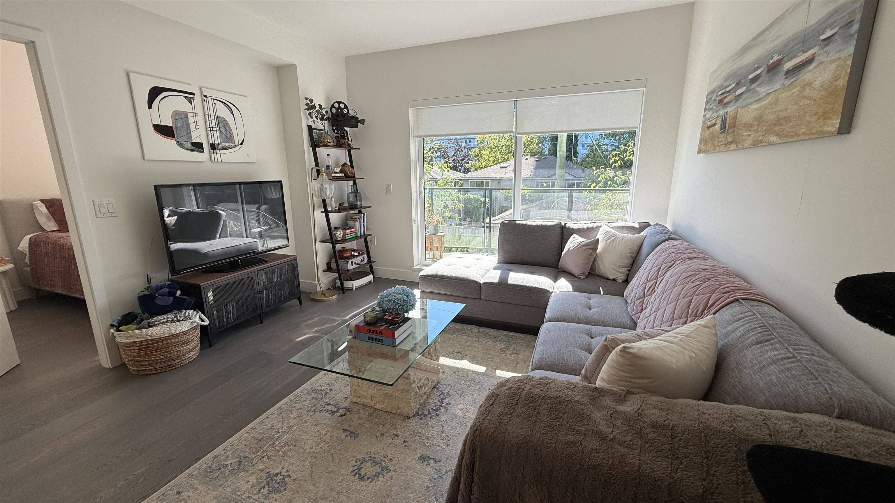 Vancouver, BC V5X 1V5,488 W 58th AVE #207