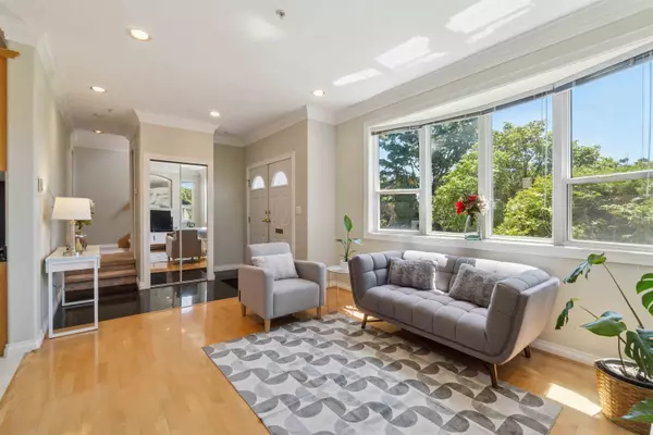 Vancouver, BC V6P 2T3,1303 W 67th AVE