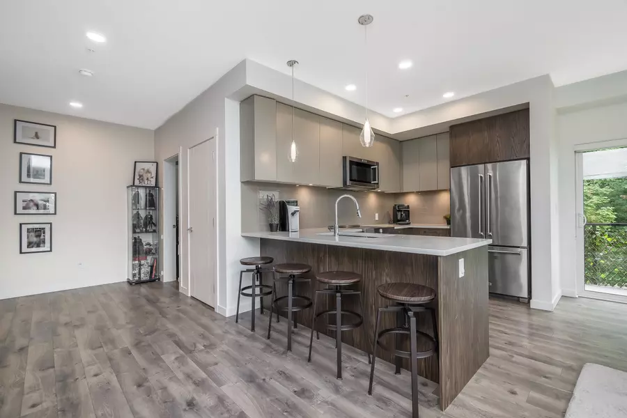 3182 Gladwin RD #202, Abbotsford, BC V2T 0K8