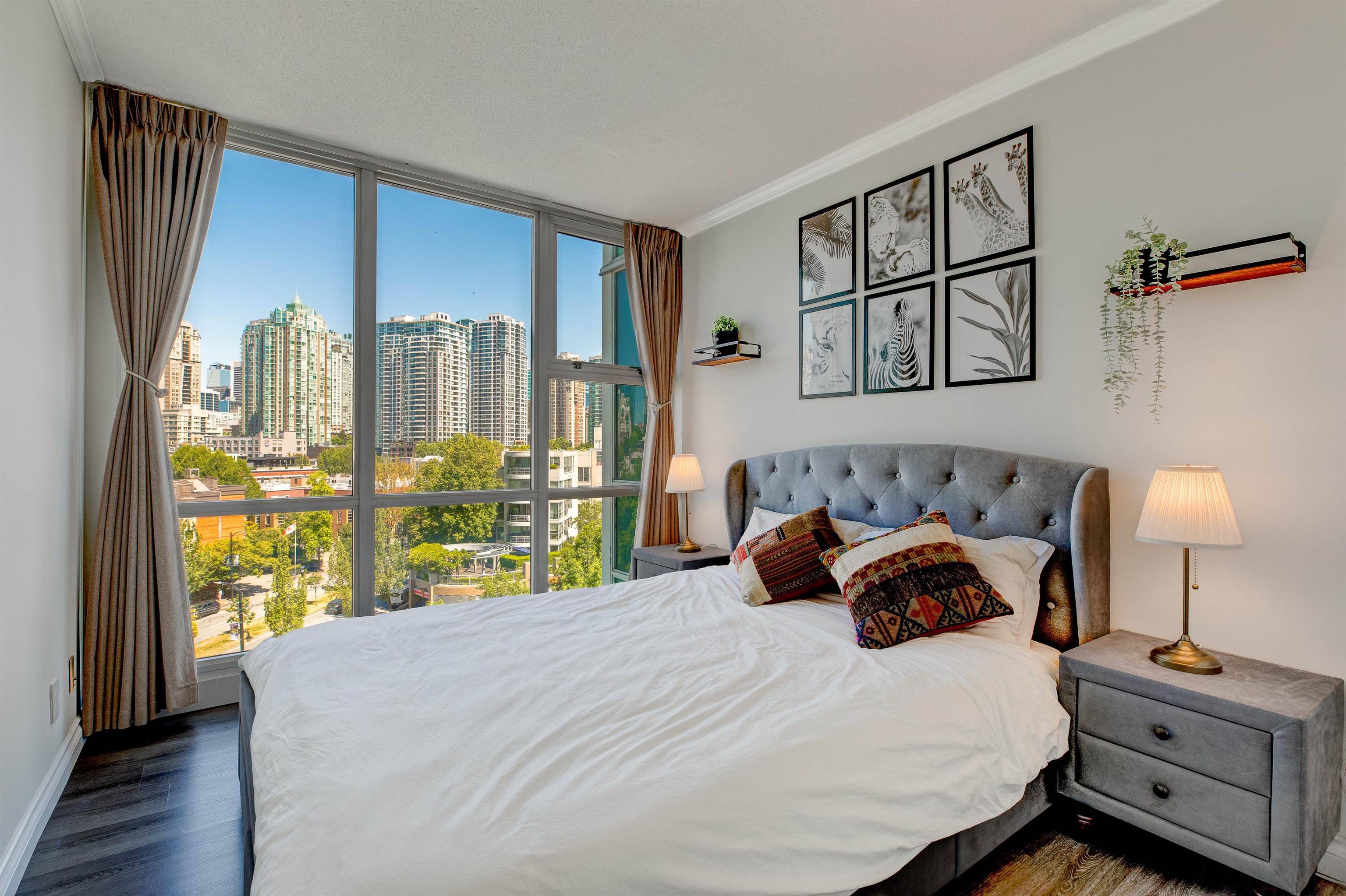 193 Aquarius Mews #903, Vancouver, BC V6Z 2Z2