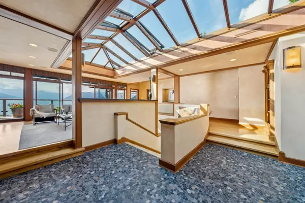 270 Lions Bay AVE Lions Bay, BC V0N 2E0