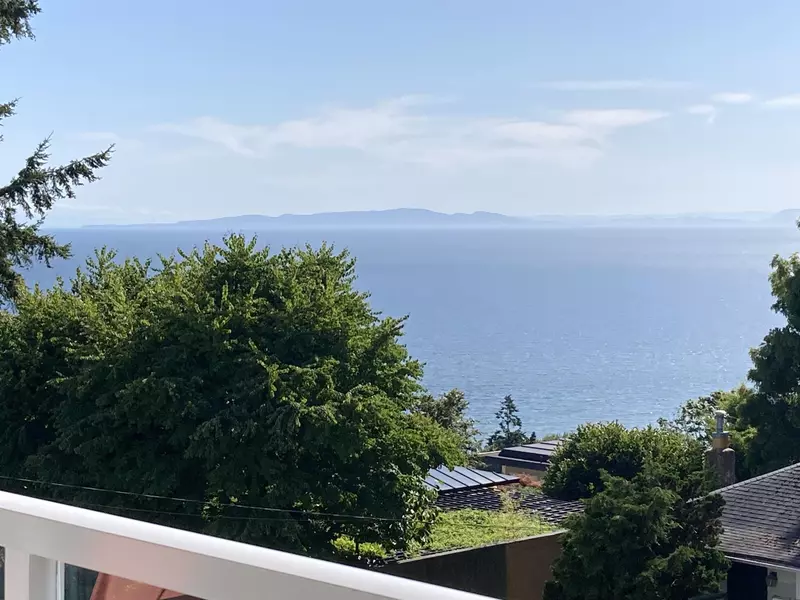 15010 Roper AVE #305, White Rock, BC V4B 5A9