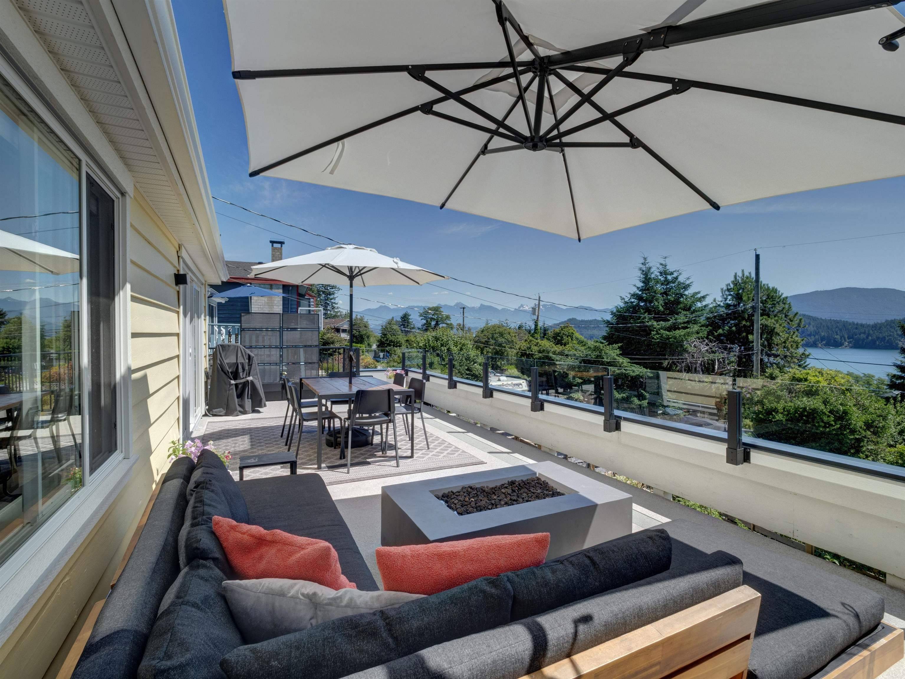 Gibsons, BC V0N 1V0,543 Sargent RD