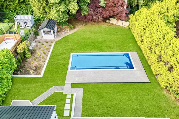 West Vancouver, BC V7V 3Z9,2050 Westdean CRES