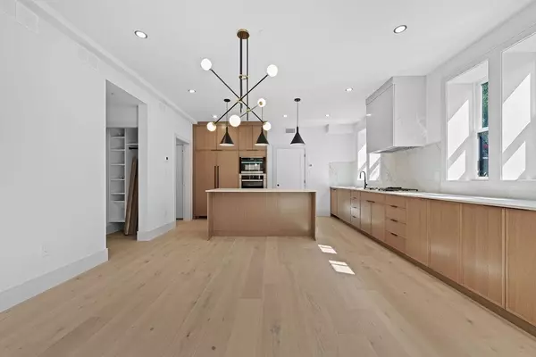 Vancouver, BC V6P 5L9,6851 Cypress ST