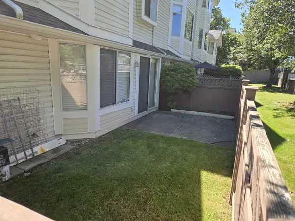 Surrey, BC V3W 4T4,7955 122 ST #9