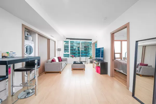 Vancouver, BC V6B 0P4,68 Smithe ST #1219