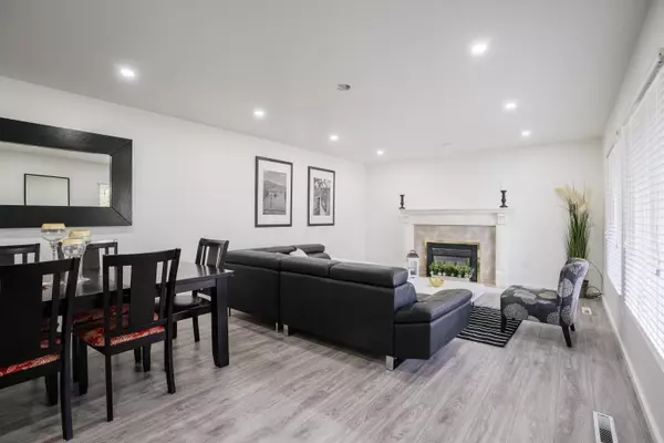 Port Moody, BC V3H 2B9,2813 St Johns ST