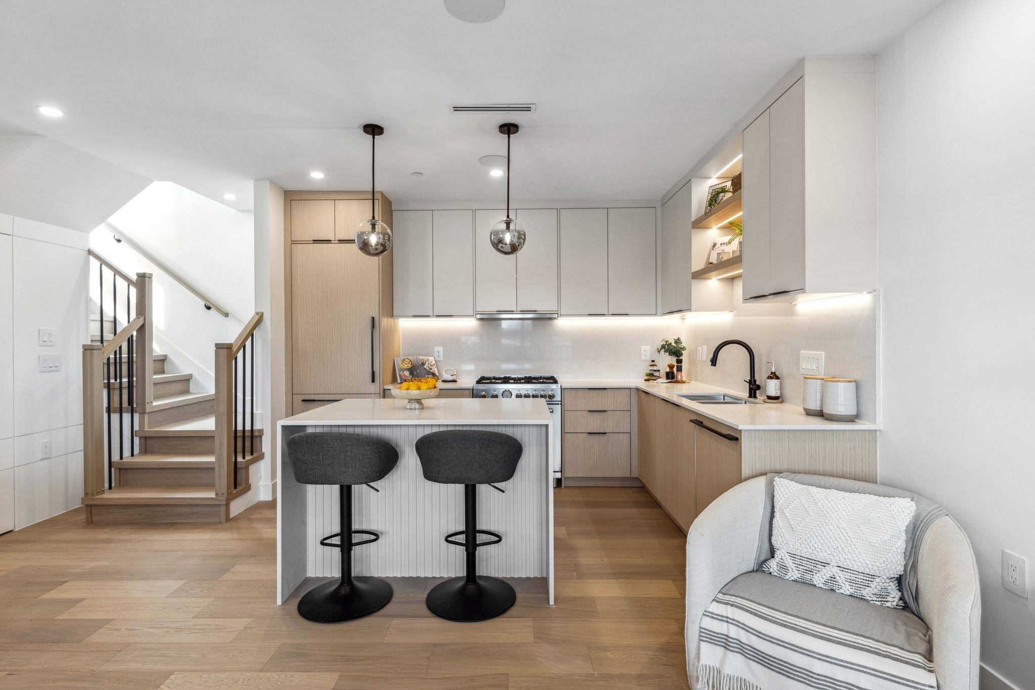 3381 Victoria DR Vancouver, BC V5N 4M3
