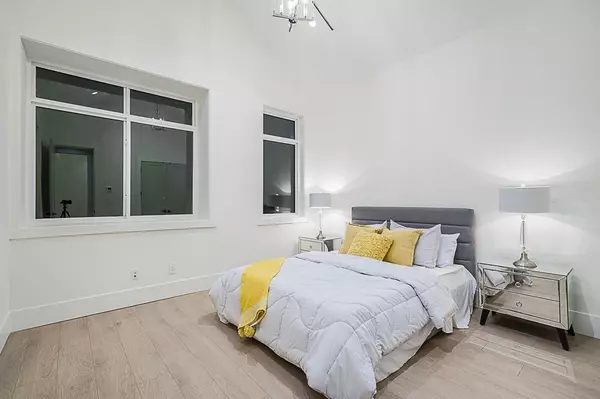 Surrey, BC V3T 1T3,12881 104 AVE