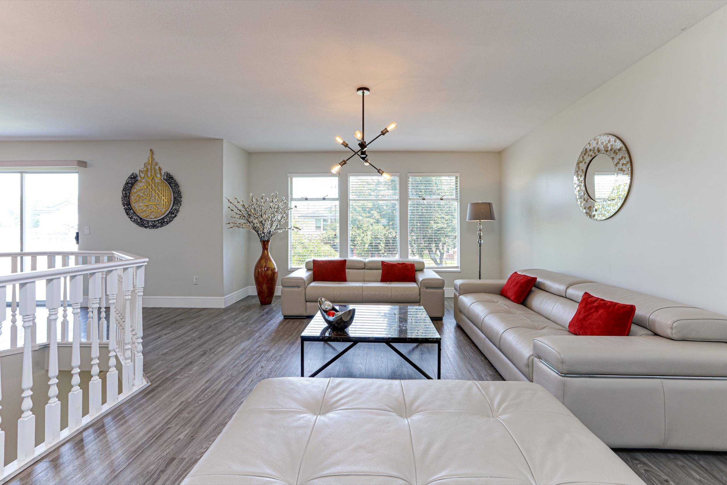 Surrey, BC V3W 9P6,7565 123a ST