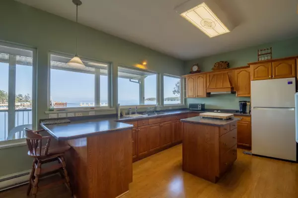 157 Jack RD Galiano Island, BC V0N 1P0