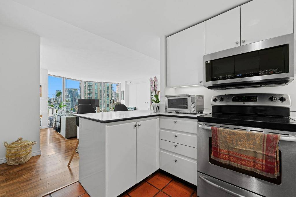 Vancouver, BC V6B 5S3,889 Homer ST #2002