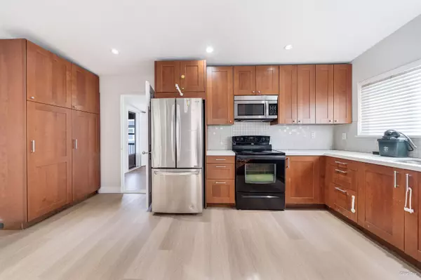 Burnaby, BC V5E 3T5,7148 6th ST