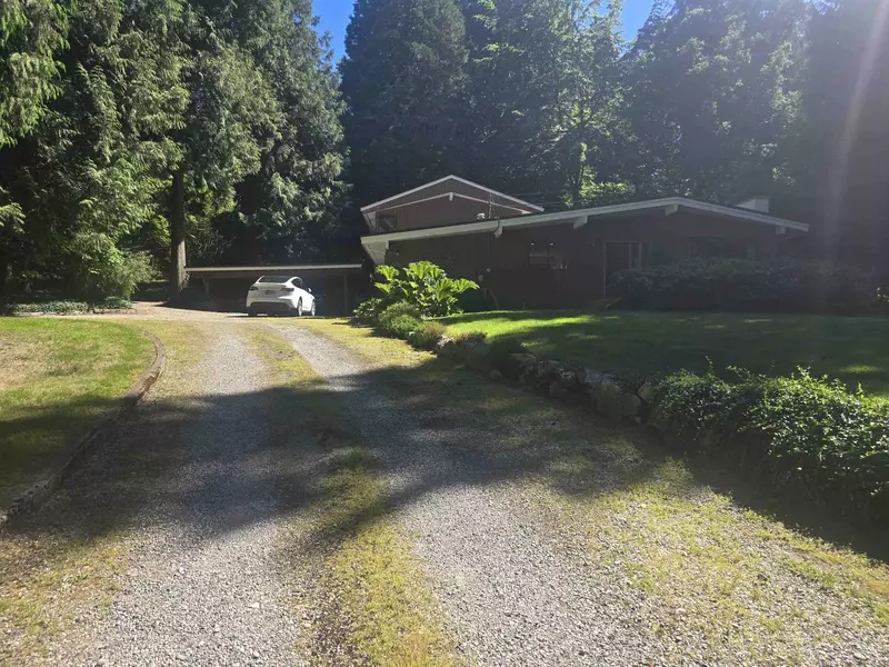 13418 Vine Maple DR, Surrey, BC V4P 1W9