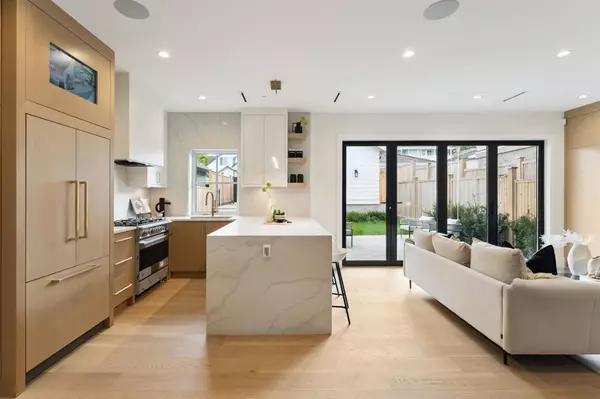 Vancouver, BC V5N 3T9,4868 Dumfries ST